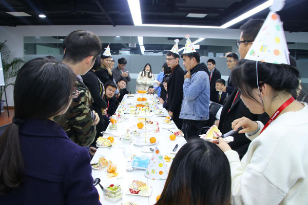 米科生日會(huì)現(xiàn)場(chǎng)大家一起許愿